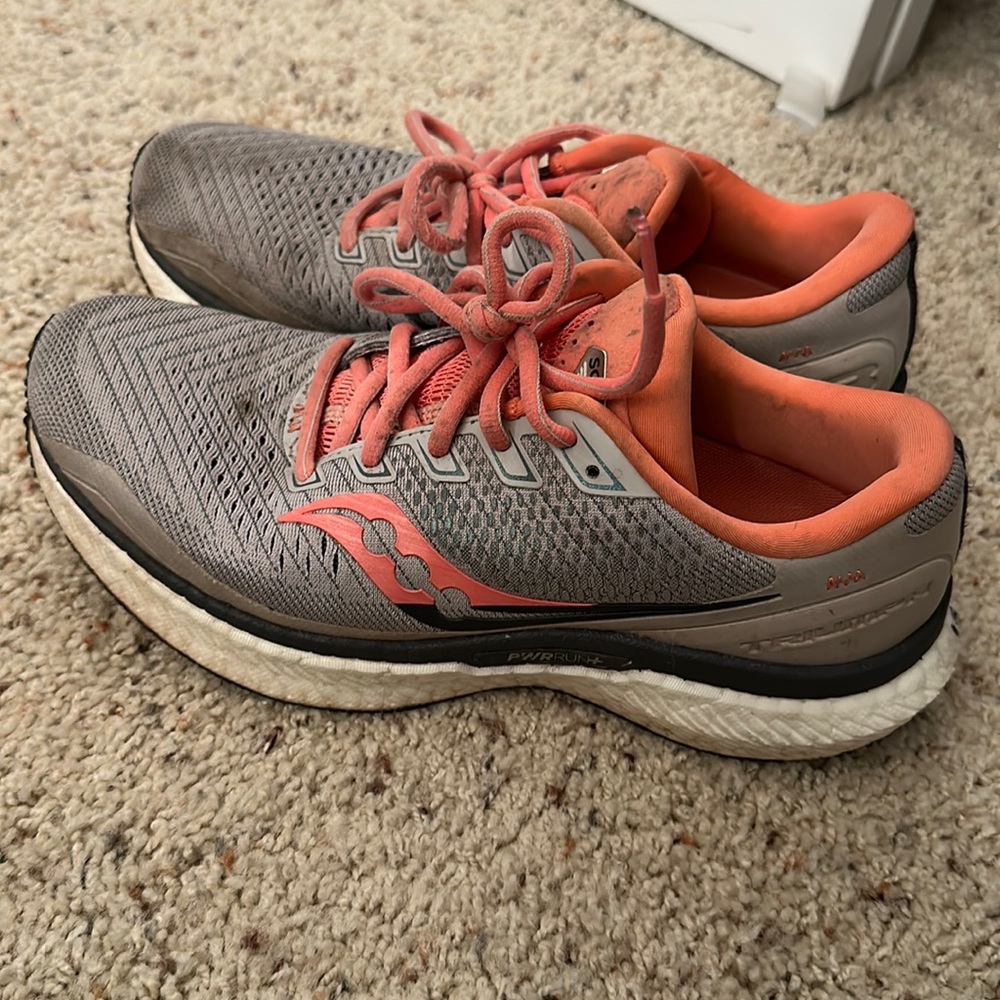 Saucony triumph running shoes
